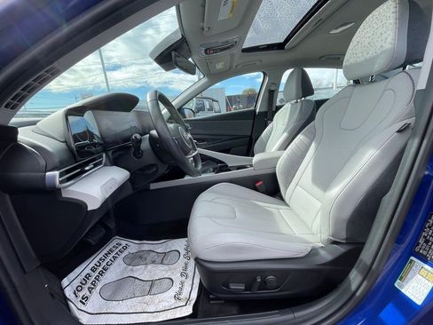 Used 2023 Hyundai Elantra Limited image 18