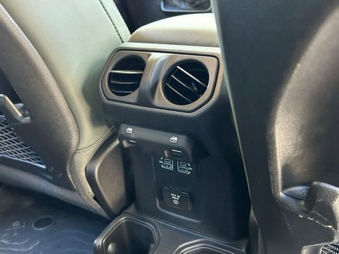 Certified 2025 Jeep Gladiator Mojave image 18