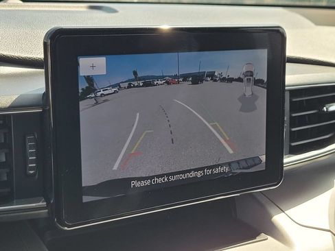 Used 2023 Ford Explorer XLT w/ Equipment Group 202A RWD image 18