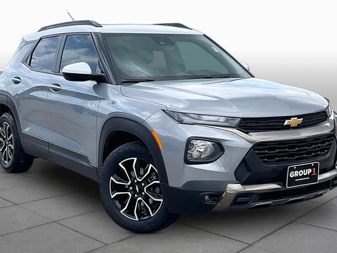 Used 2023 Chevrolet TrailBlazer ACTIV w/ Sun and Liftgate Package AWD/4WD image 3