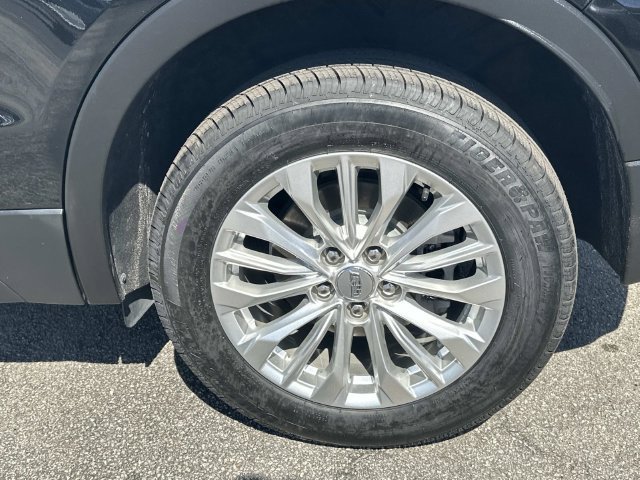 Used 2024 Cadillac XT4 Luxury w/ Cold Weather Package FWD image 11