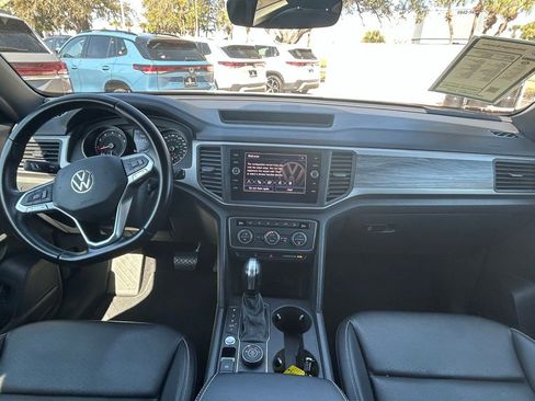 Used 2020 Volkswagen Atlas Cross Sport SE w/ Towing Package image 16