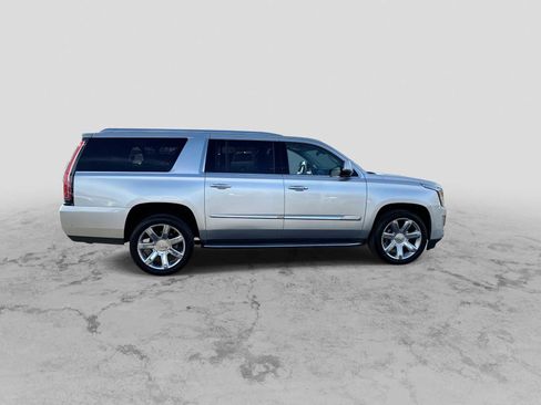Used 2019 Cadillac Escalade ESV Luxury image 9