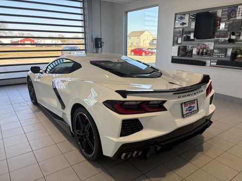 Used 2024 Chevrolet Corvette Stingray Preferred Cpe w/ Battery Protection Package image 3