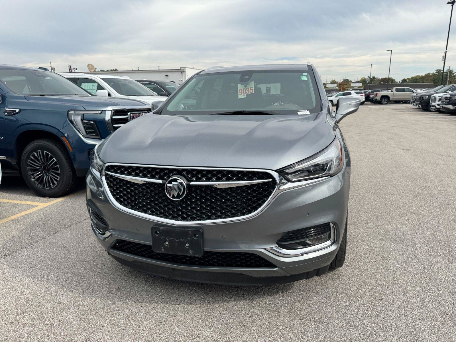 Used 2021 Buick Enclave Avenir AWD/4WD image 3