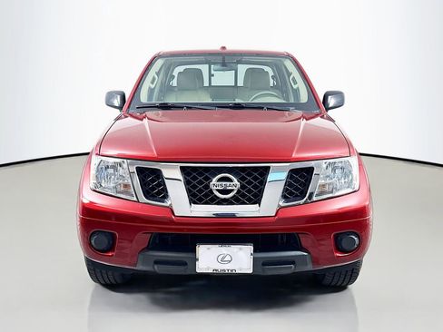 Used 2016 Nissan Frontier SV image 2