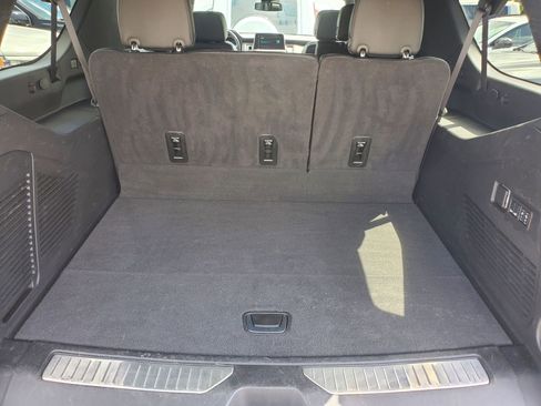 Used 2024 Chevrolet Suburban Premier image 7