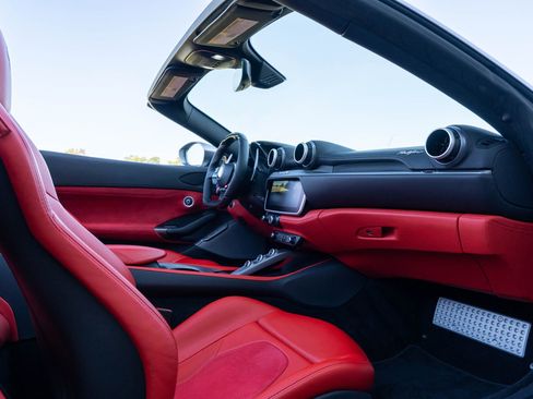 Certified 2019 Ferrari Portofino image 51