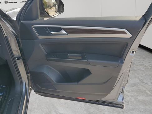 Used 2021 Volkswagen Atlas SE image 13