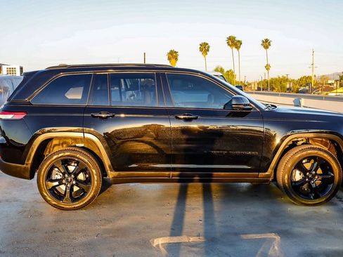 Used 2025 Jeep Grand Cherokee Limited w/ Luxury Tech Group II image 12