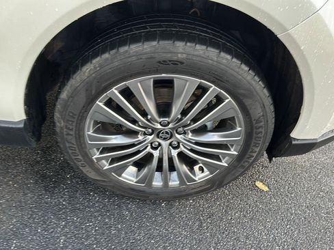 Used 2021 Toyota Venza Limited image 35