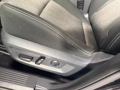 Used 2025 Nissan Rogue SV FWD image 21