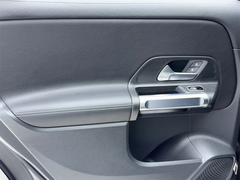 Used 2022 Mercedes-Benz GLB 250 image 44
