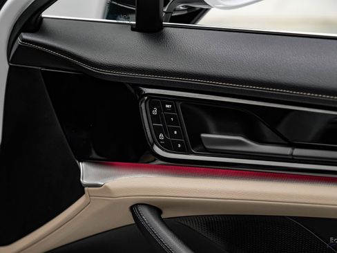 Used 2025 Porsche Panamera w/ Premium Package image 79