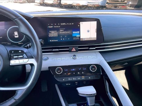 Used 2024 Hyundai Elantra Limited image 6