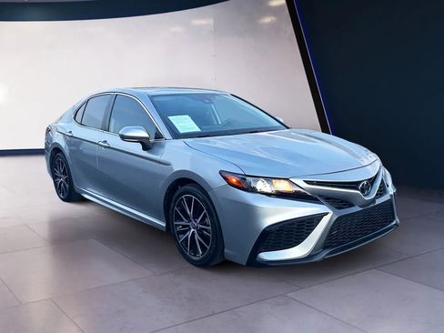 Used 2022 Toyota Camry SE image 7