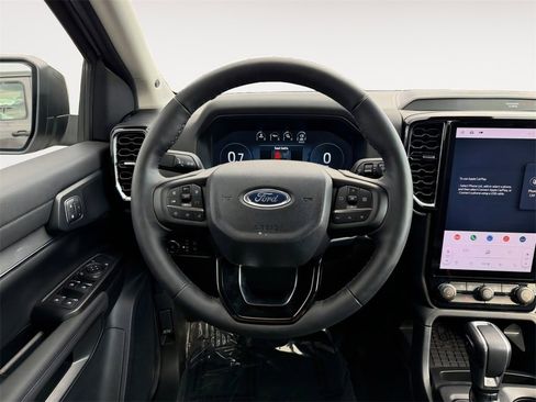 Used 2025 Ford Ranger Lariat w/ FX4 Off-Road Package image 12