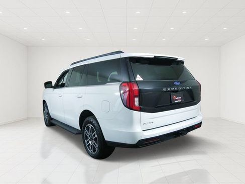 Certified 2025 Ford Expedition Active AWD/4WD image 5