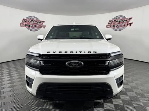 Used 2024 Ford Expedition Limited AWD/4WD image 2