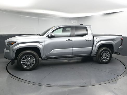 Used 2024 Toyota Tacoma Limited image 5