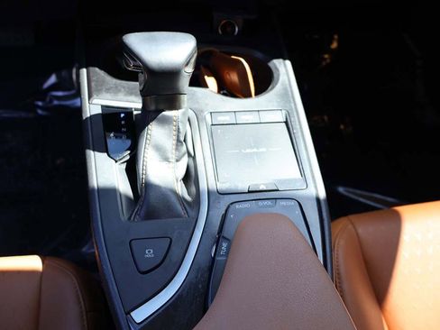 Used 2019 Lexus UX 200 image 55