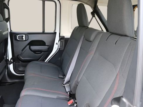 Used 2025 Jeep Wrangler Unlimited Rubicon image 14