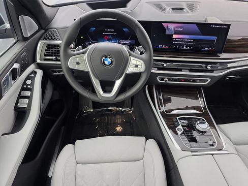 Used 2027 BMW X7 xDrive40i w/ Executive Package AWD/4WD image 13