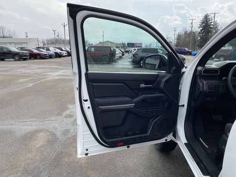 Used 2025 Toyota Tacoma TRD Off-Road image 12