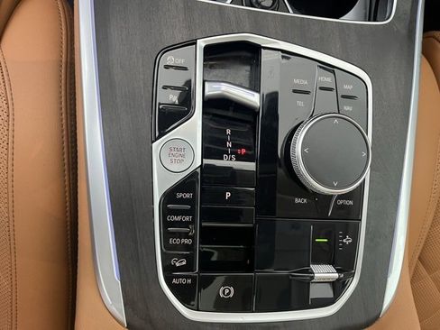 Used 2024 BMW X7 xDrive40i w/ Premium Package image 18