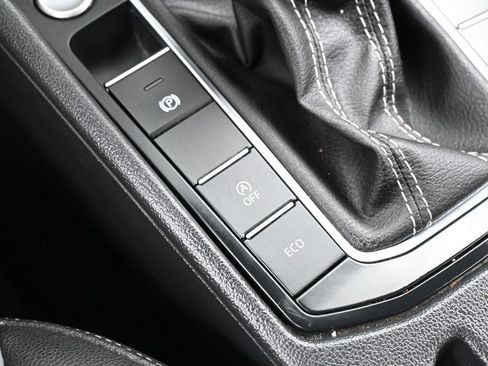 Used 2025 Volkswagen Jetta SE FWD image 22