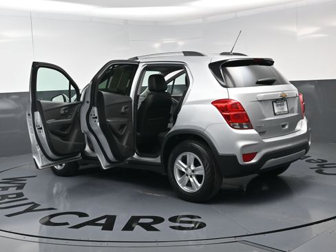 Used 2019 Chevrolet Trax LT w/ LT Convenience Package image 26