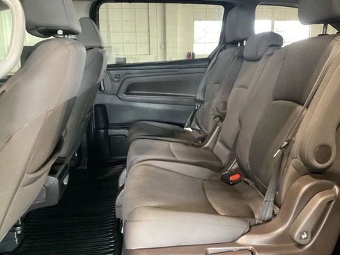 Used 2018 Honda Odyssey EX image 12