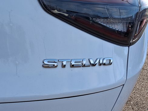 Used 2024 Alfa Romeo Stelvio Ti image 34