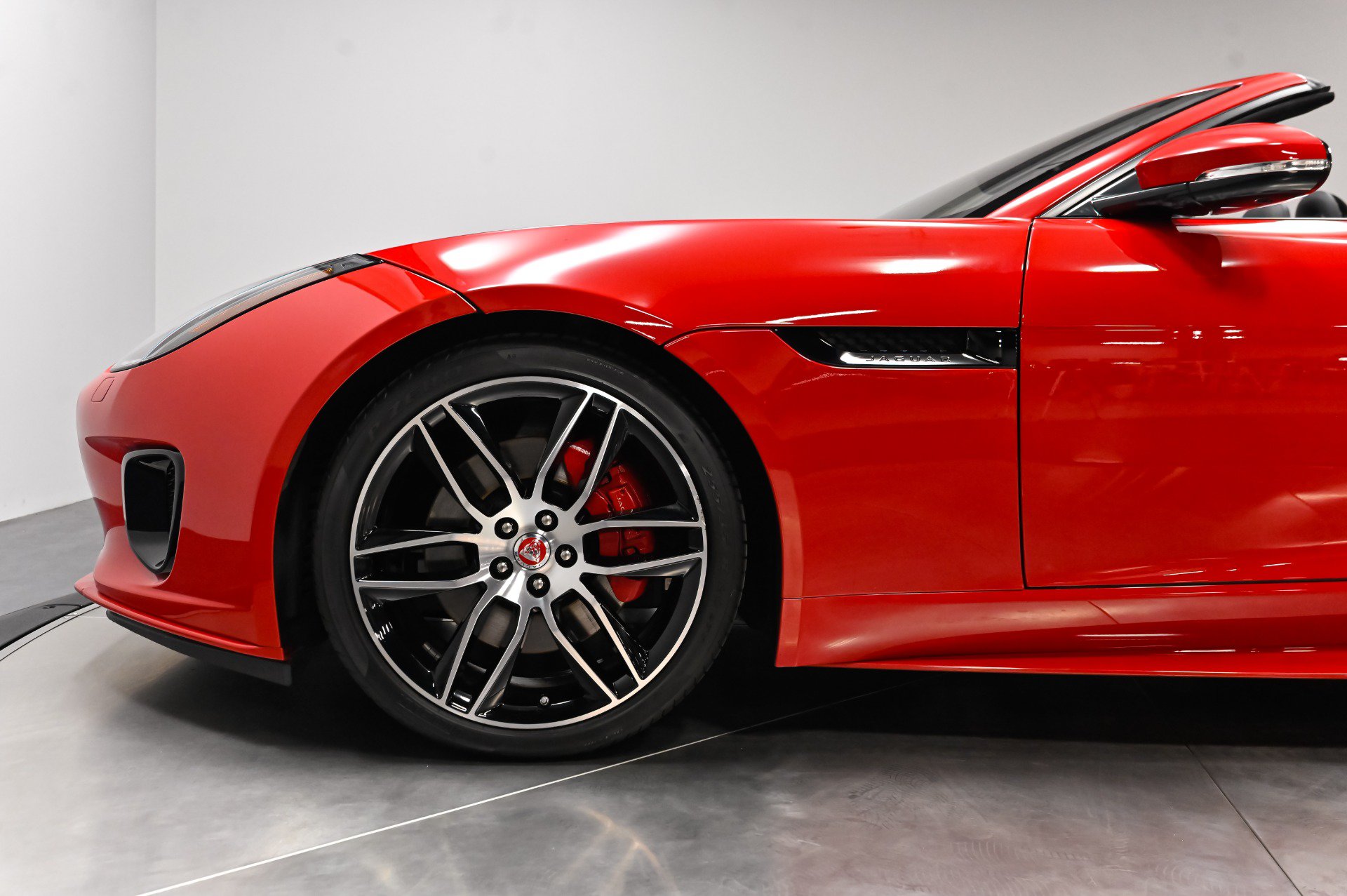 Used 2020 Jaguar F-TYPE Convertible RWD image 22
