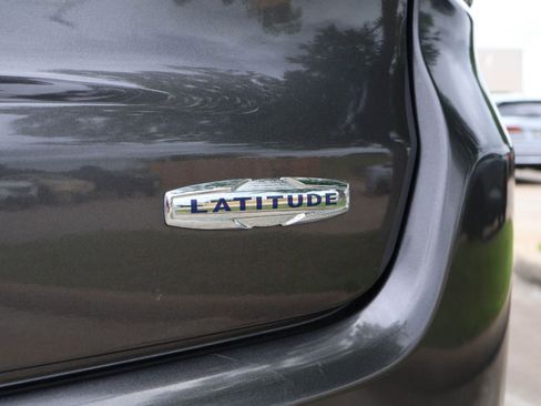 Used 2019 Jeep Compass Latitude FWD image 7