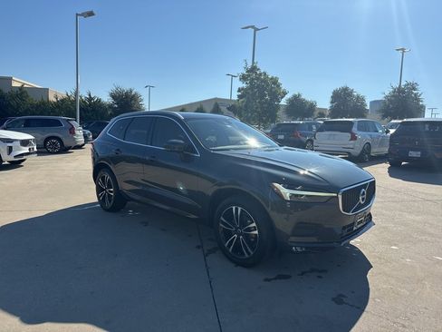 Used 2021 Volvo XC60 T5 Momentum w/ Premium Package image 3