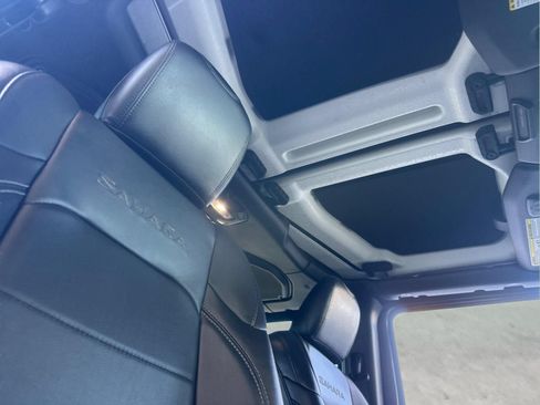 Used 2018 Jeep Wrangler Unlimited Sahara AWD/4WD image 17