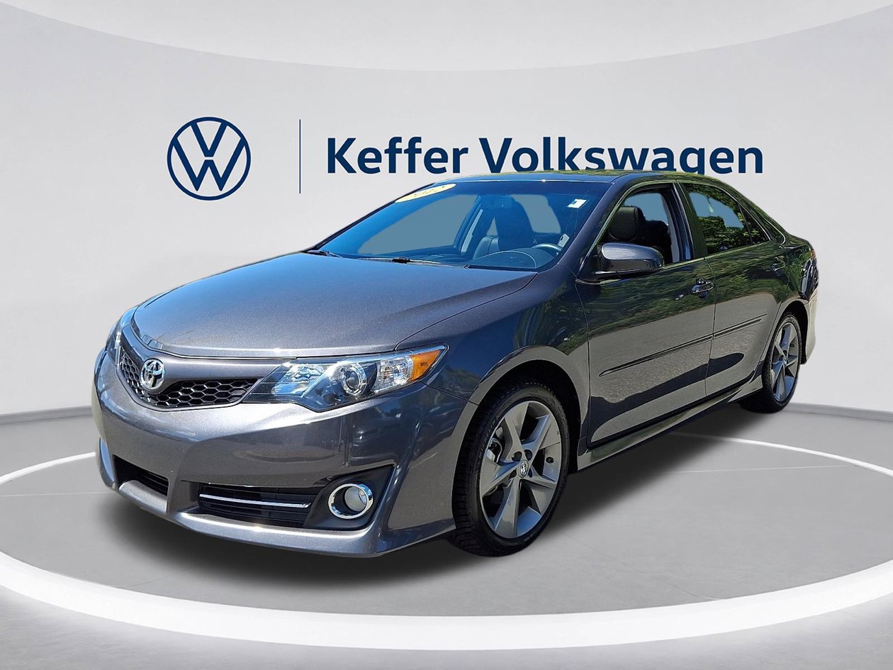 Used 2012 Toyota Camry SE w/ Leather Pkg FWD image 3