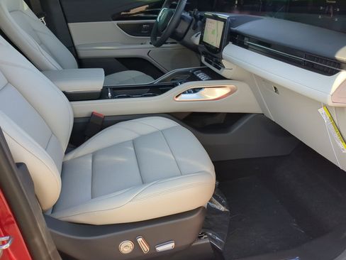 New 2026 Lincoln Nautilus Premier image 23