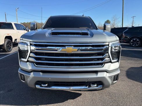 Used 2024 Chevrolet Silverado 2500 High Country image 2