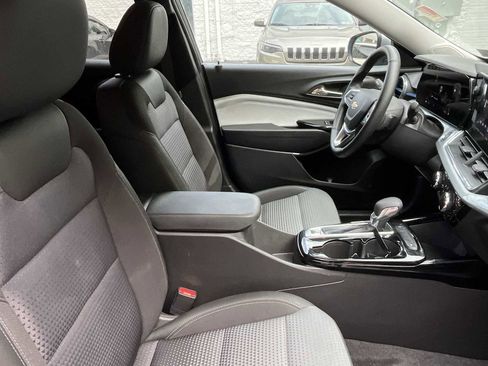 Used 2025 Chevrolet Trax LT w/ Driver Confidence Package image 25