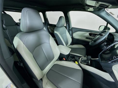 Used 2025 Subaru Forester Limited w/ Popular Package #1 image 28