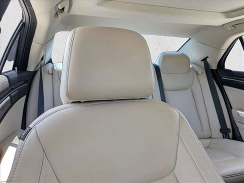 Used 2018 Chrysler 300 Touring L RWD image 14