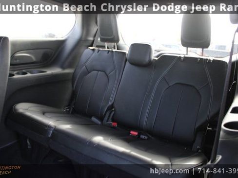 Used 2026 Chrysler Pacifica Select image 44