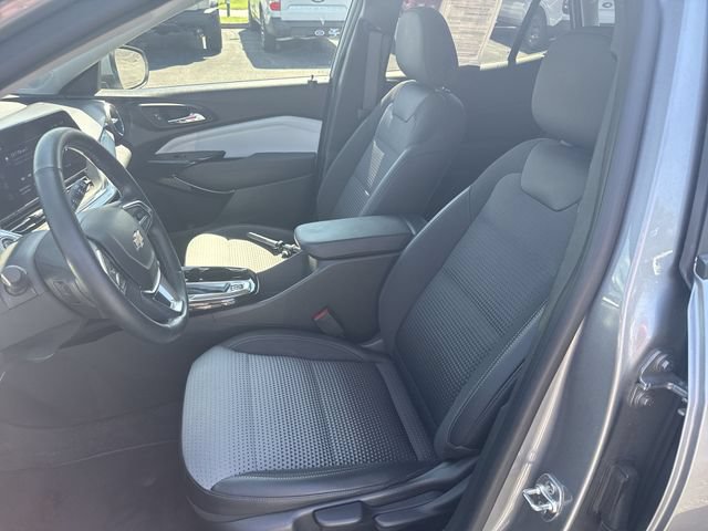 Used 2025 Chevrolet Trax LT w/ LT Convenience Package FWD image 15