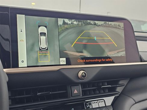 Used 2025 Toyota Crown Signia Limited w/ Advanced Technology Package image 29