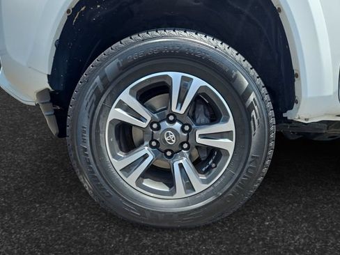 Certified 2019 Toyota Tacoma TRD Sport AWD/4WD image 4