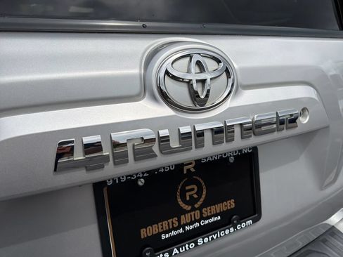 Used 2020 Toyota 4Runner SR5 AWD/4WD image 16