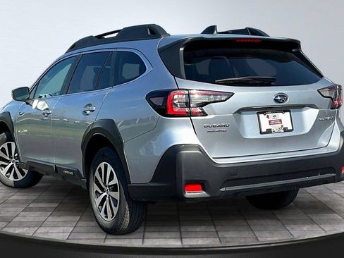 Used 2024 Subaru Outback Premium AWD/4WD image 4