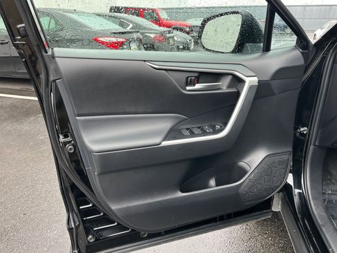 Used 2025 Toyota RAV4 XLE image 20